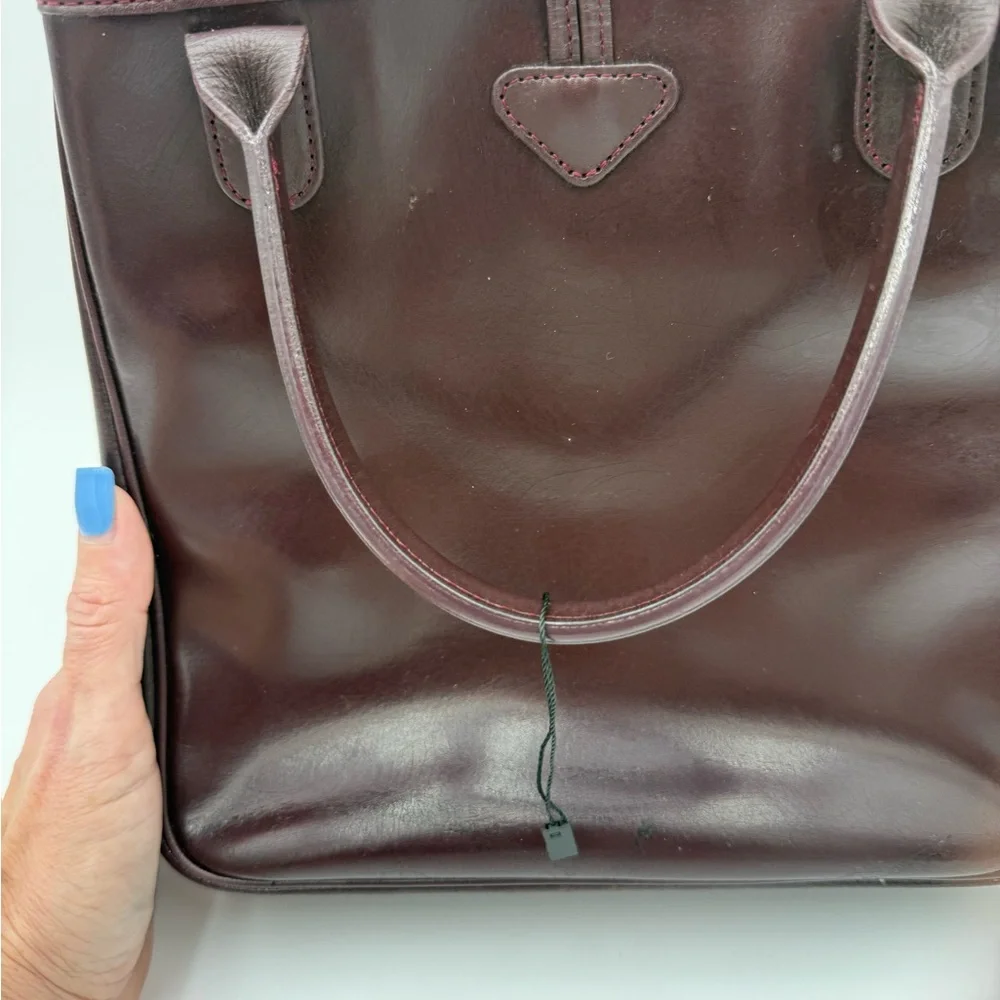 Elegant Longchamp burgundy Leather Handbag